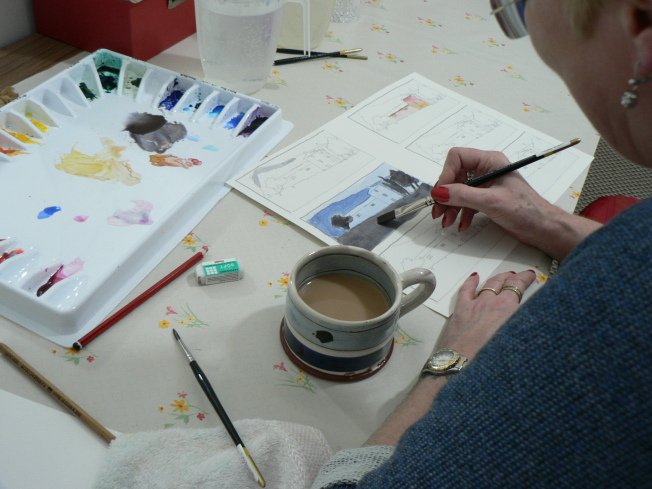 Jude thrashing out her tonal study bEFOR launching into a watercolour of the same subject
